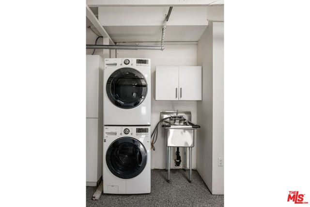 2425 Rinconia Drive, Los Angeles, CA 90068