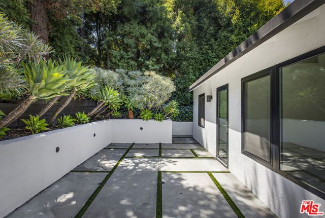 2425 Rinconia Drive, Los Angeles, CA 90068