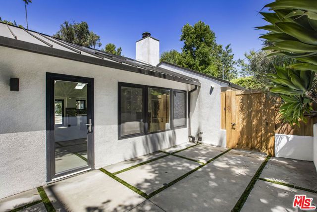 2425 Rinconia Drive, Los Angeles, CA 90068