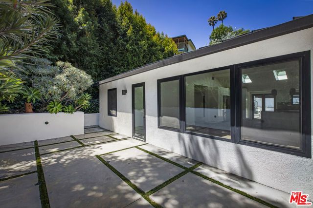 2425 Rinconia Drive, Los Angeles, CA 90068