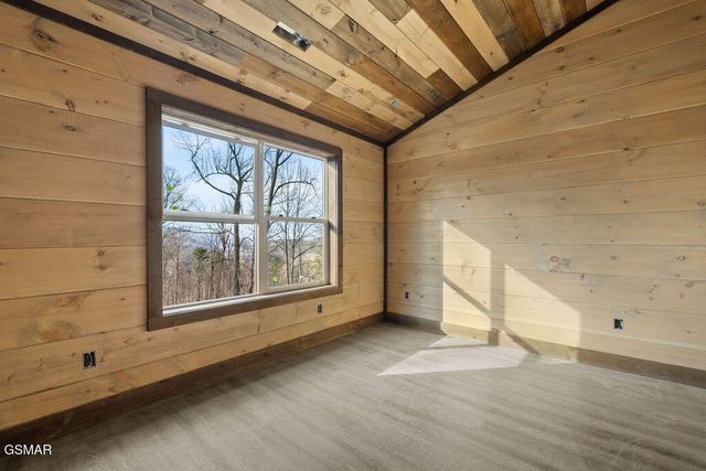 535 Forrest Springs Drive, Gatlinburg, TN 37738