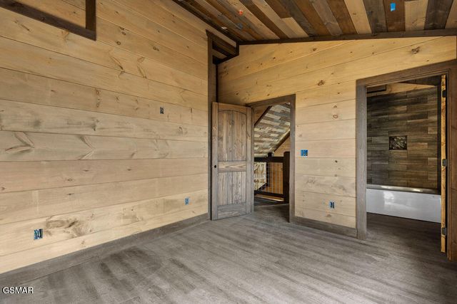 535 Forrest Springs Drive, Gatlinburg, TN 37738