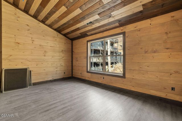 535 Forrest Springs Drive, Gatlinburg, TN 37738