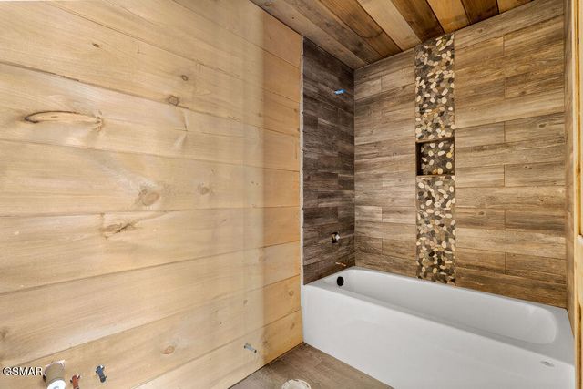 535 Forrest Springs Drive, Gatlinburg, TN 37738