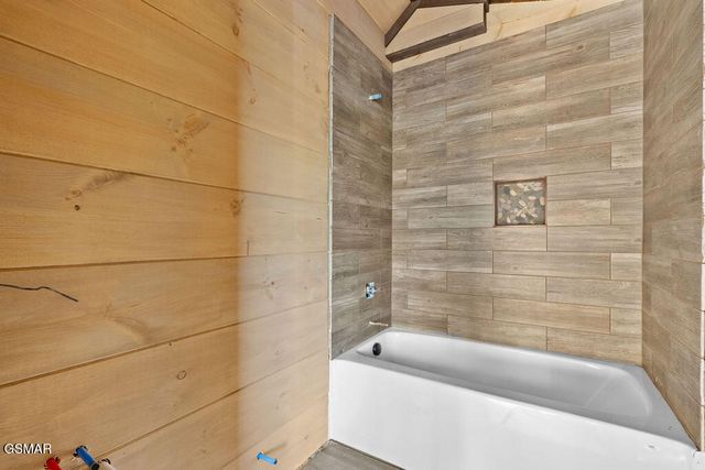 535 Forrest Springs Drive, Gatlinburg, TN 37738