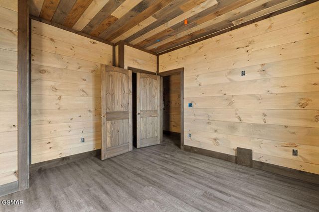 535 Forrest Springs Drive, Gatlinburg, TN 37738