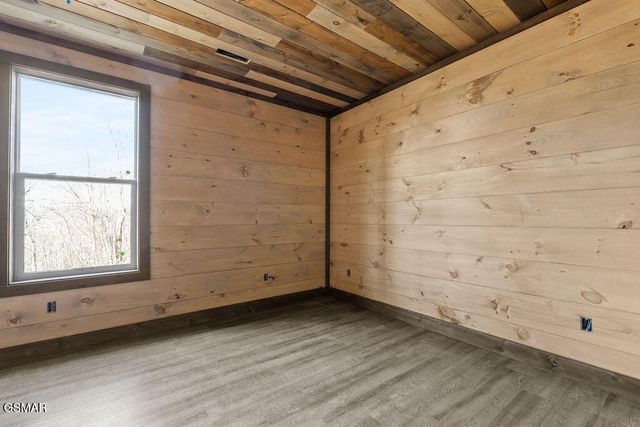 535 Forrest Springs Drive, Gatlinburg, TN 37738