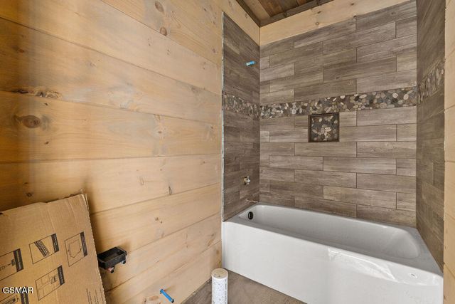 535 Forrest Springs Drive, Gatlinburg, TN 37738