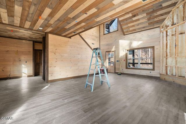 535 Forrest Springs Drive, Gatlinburg, TN 37738