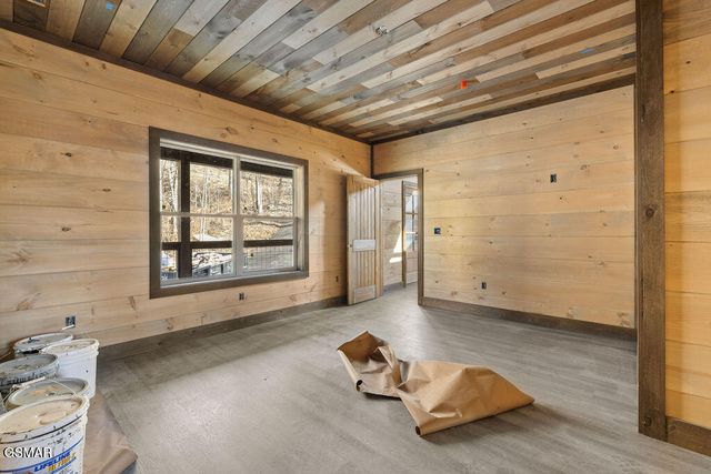 535 Forrest Springs Drive, Gatlinburg, TN 37738