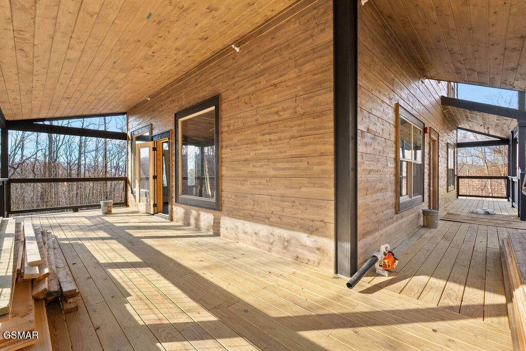 535 Forrest Springs Drive, Gatlinburg, TN 37738