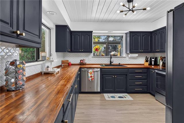 11434 Grant Drive, Overland Park, KS 66210