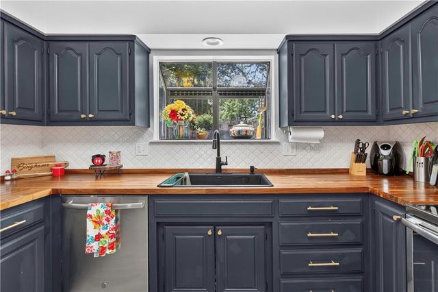 11434 Grant Drive, Overland Park, KS 66210