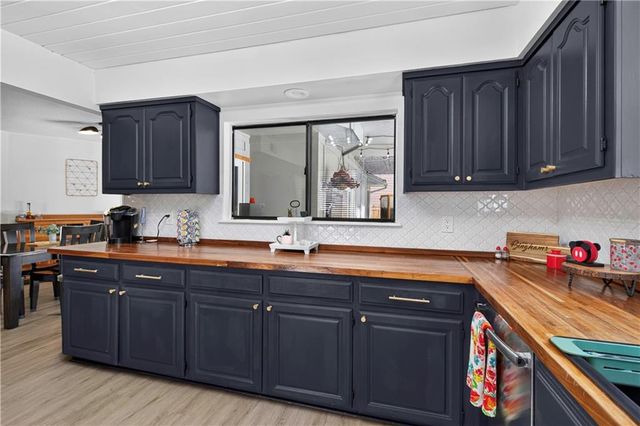 11434 Grant Drive, Overland Park, KS 66210