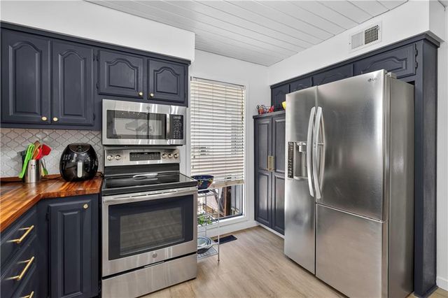 11434 Grant Drive, Overland Park, KS 66210