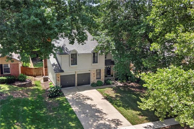 11434 Grant Drive, Overland Park, KS 66210
