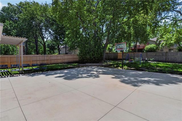 11434 Grant Drive, Overland Park, KS 66210