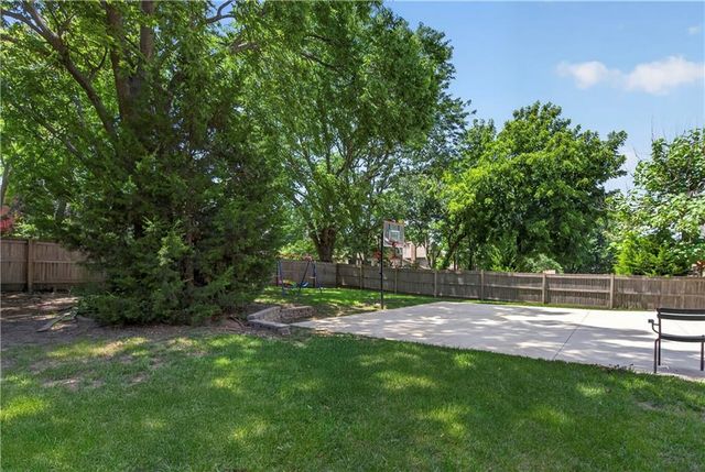 11434 Grant Drive, Overland Park, KS 66210