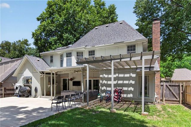 11434 Grant Drive, Overland Park, KS 66210