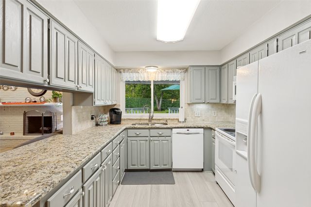 4202 Blossom Trail, Arlington, TX 76016