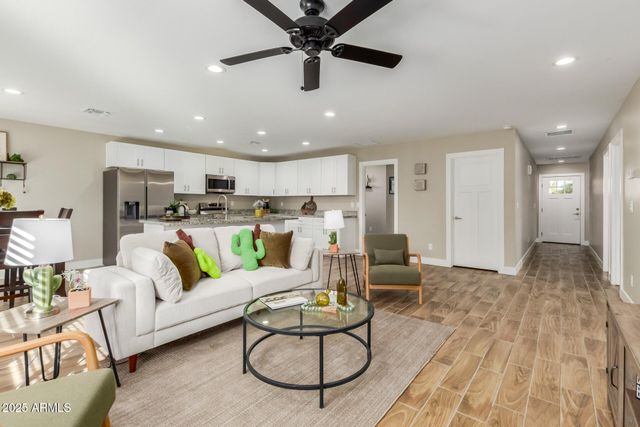 5832 S 12TH Lane, Phoenix, AZ 85041