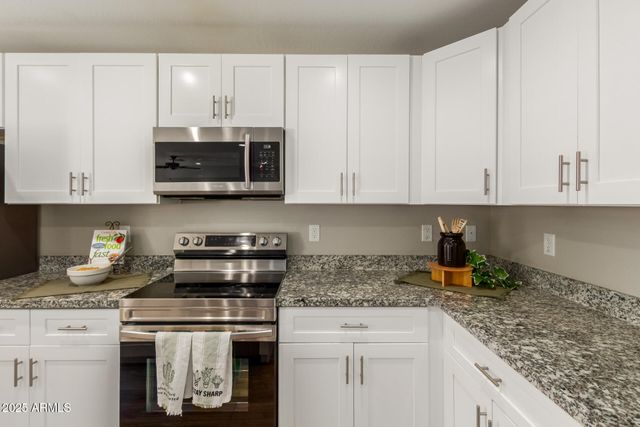 5832 S 12TH Lane, Phoenix, AZ 85041