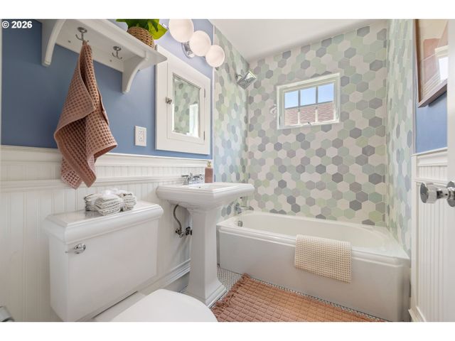 4567 Ne 83RD Ave, Portland, OR 97220