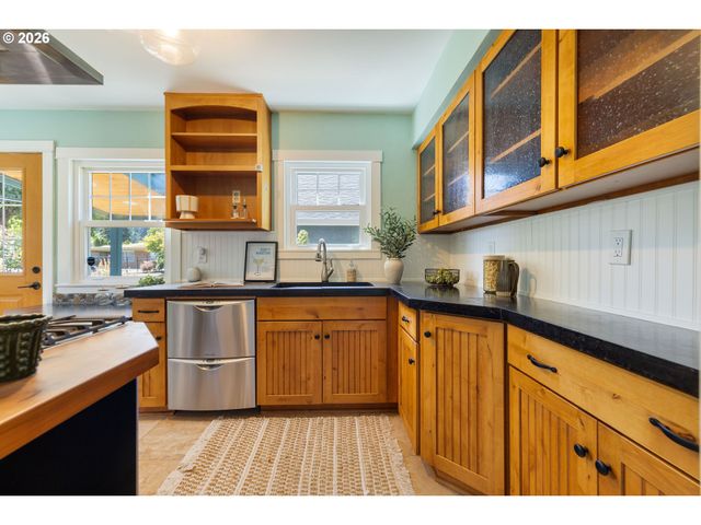 4567 Ne 83RD Ave, Portland, OR 97220