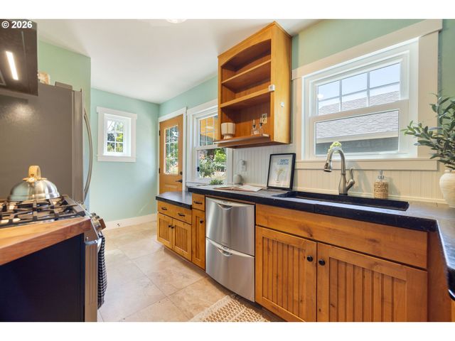 4567 Ne 83RD Ave, Portland, OR 97220