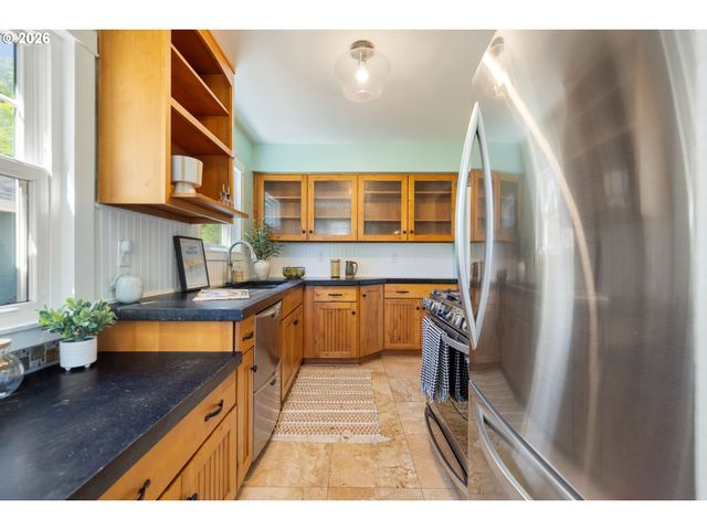 4567 Ne 83RD Ave, Portland, OR 97220