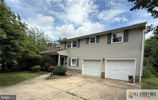20 RYAN RD, Cranbury, NJ 08512