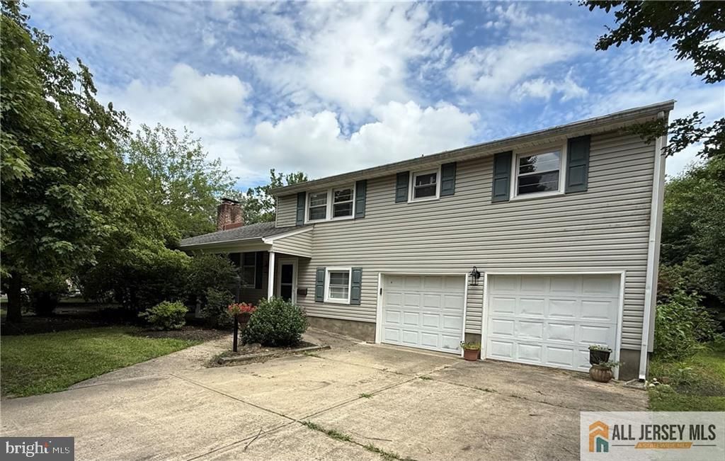 20 RYAN RD, Cranbury, NJ 08512