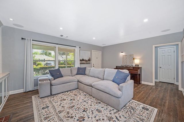 3422 David Way, Sacramento, CA 95820