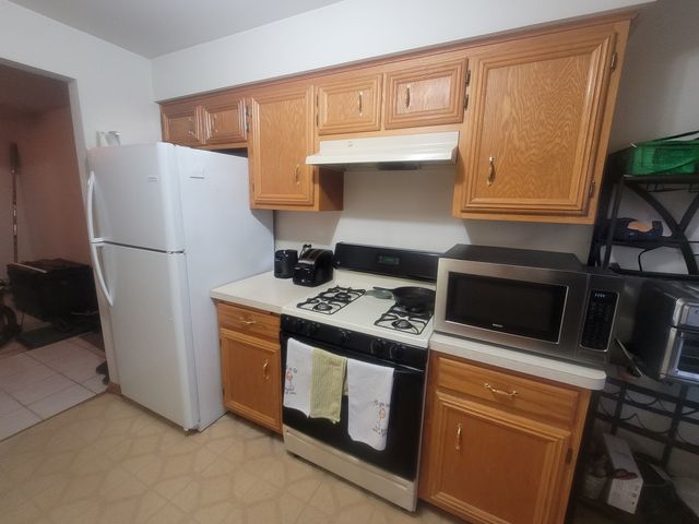 5025 139th Place 512, Crestwood, IL 60418