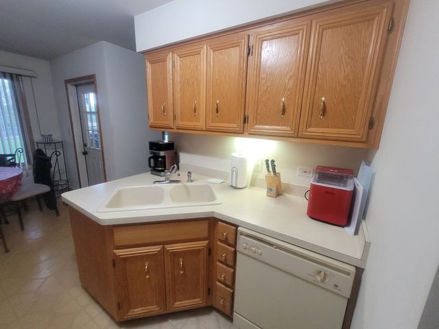 5025 139th Place 512, Crestwood, IL 60418