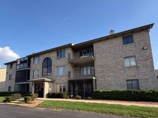 5025 139th Place 512, Crestwood, IL 60418