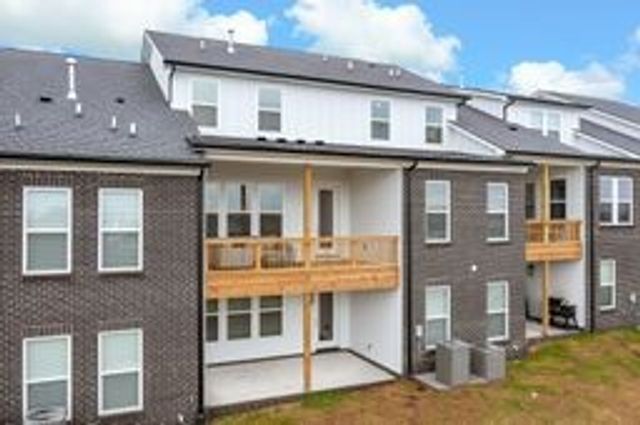 313 Buckwood Ln, Thompsons Station, TN 37179