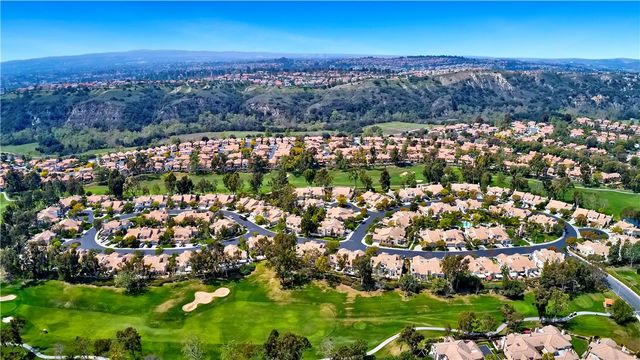 33 Calle Del Norte, Rancho Santa Margarita, CA 92688