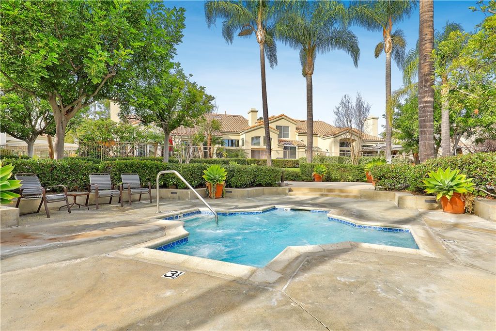 Image 42 of property listing at 33 Calle Del Norte, Rancho Santa Margarita, CA 92688