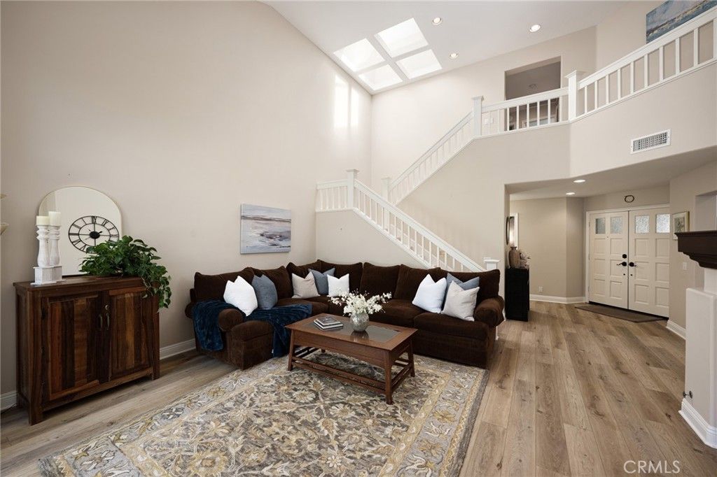 Image 5 of property listing at 33 Calle Del Norte, Rancho Santa Margarita, CA 92688