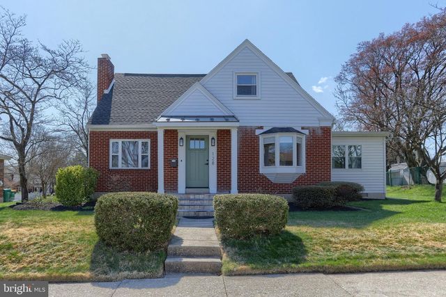 128 W AREBA AVE, Hershey, PA 17033