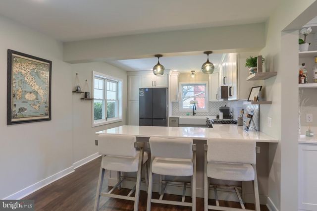 128 W AREBA AVE, Hershey, PA 17033