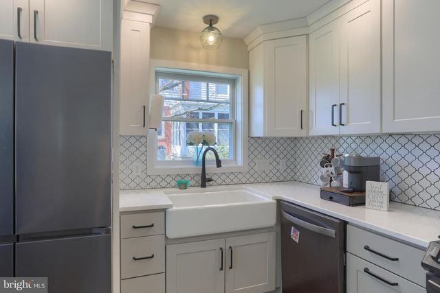 128 W AREBA AVE, Hershey, PA 17033