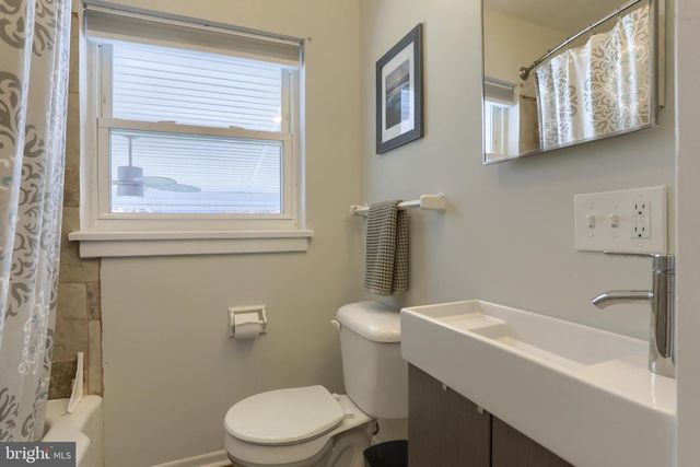 128 W AREBA AVE, Hershey, PA 17033