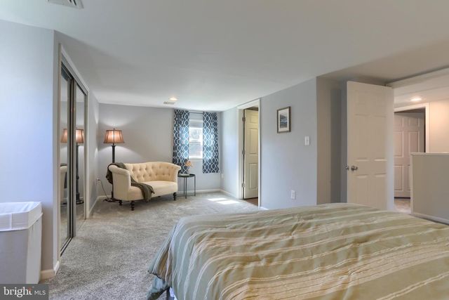 128 W AREBA AVE, Hershey, PA 17033