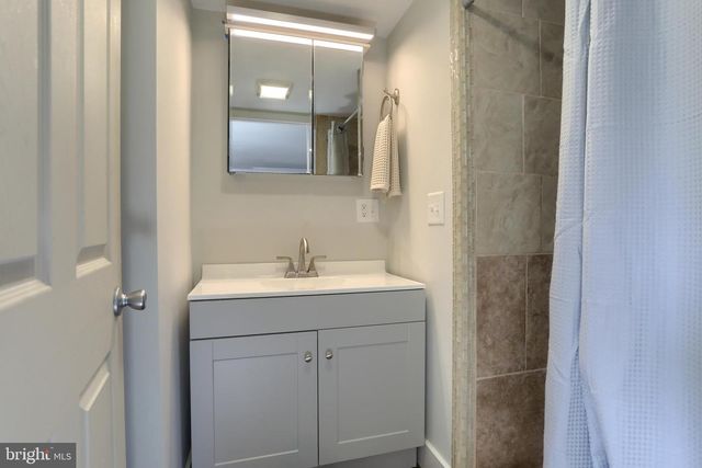 128 W AREBA AVE, Hershey, PA 17033