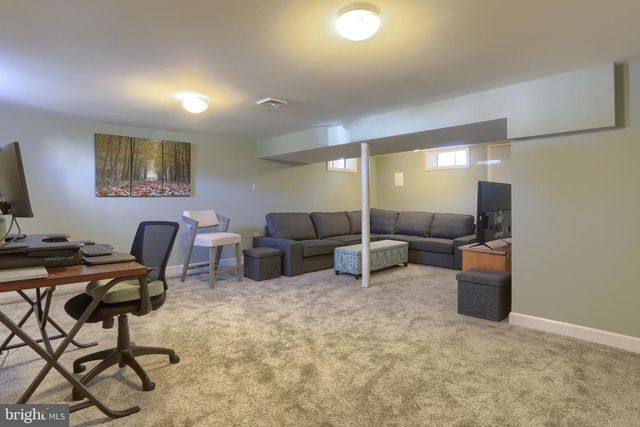 128 W AREBA AVE, Hershey, PA 17033