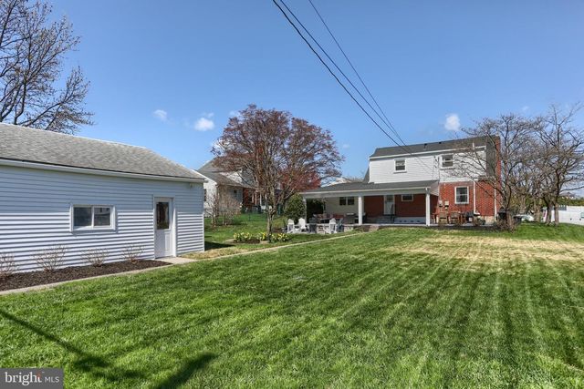 128 W AREBA AVE, Hershey, PA 17033