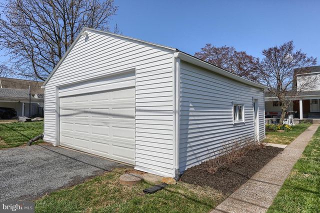 128 W AREBA AVE, Hershey, PA 17033