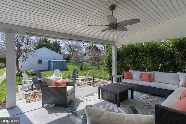 128 W AREBA AVE, Hershey, PA 17033